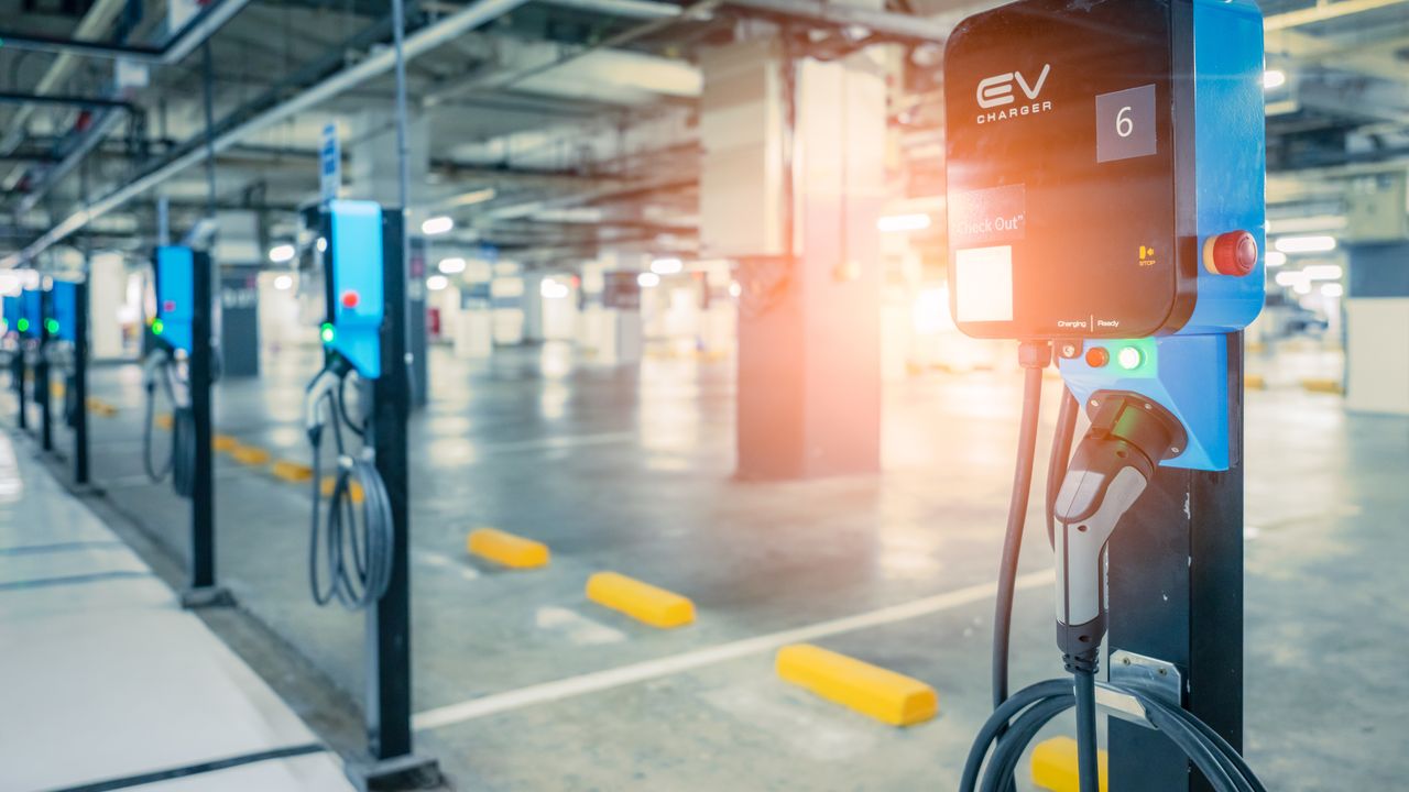 Väggmonterad laddare för elbilar – Fördelar och finansiering